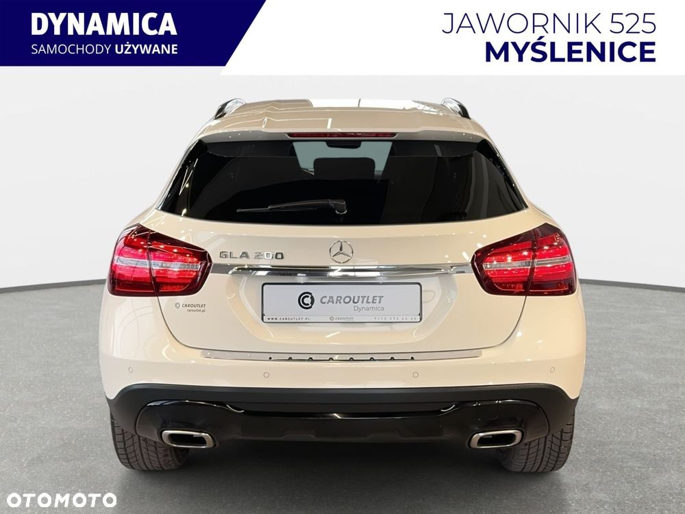 Mercedes-Benz GLA - 8