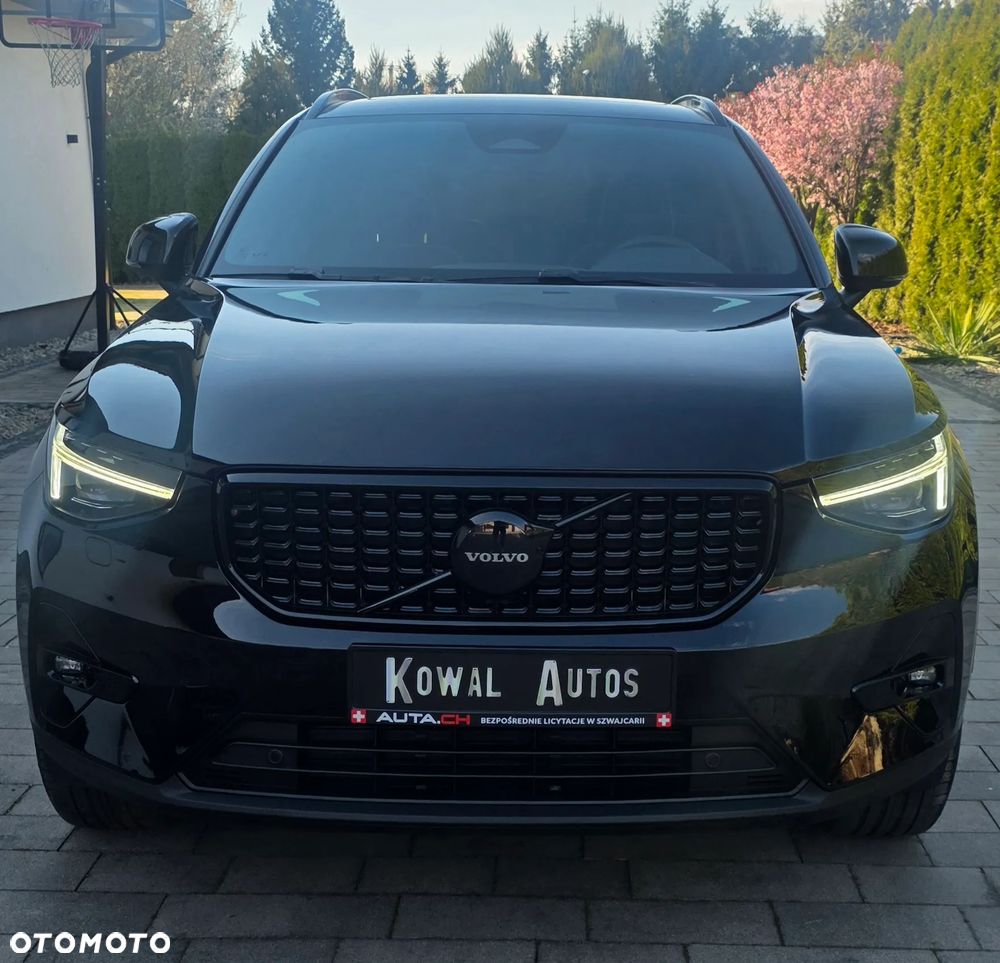 Volvo XC 40 B4 Plus Black Edition - 4