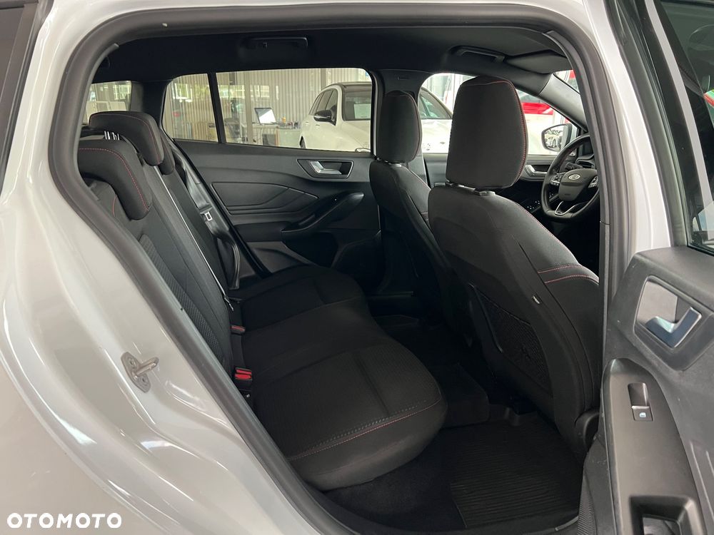 Ford Focus 1.0 EcoBoost mHEV ST-Line - 36