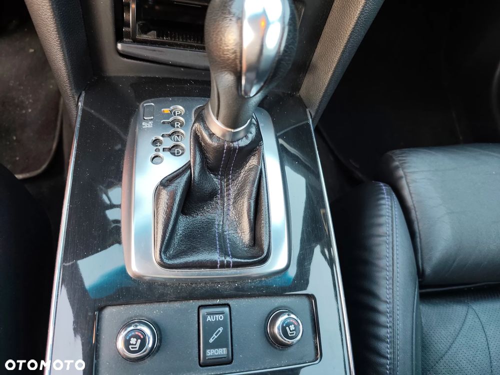Infiniti Q70 3.0d S - 17