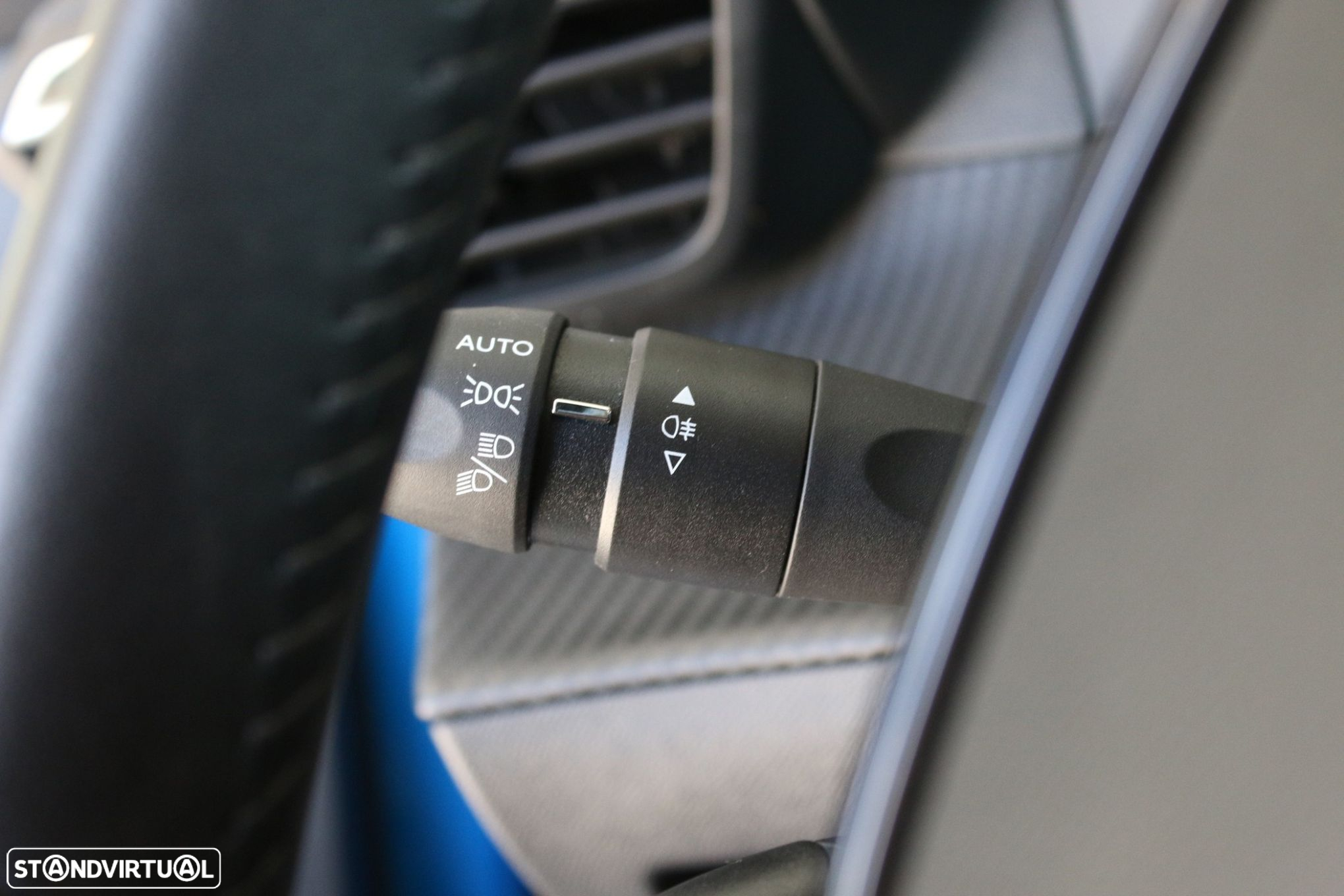 Peugeot e-208 Allure - 28
