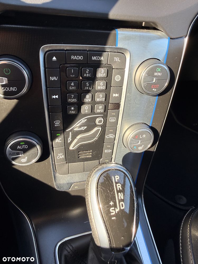 Volvo V40 D4 Drive-E R-Design Momentum - 16