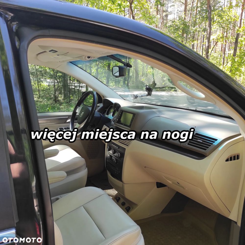 Volkswagen Routan - 11