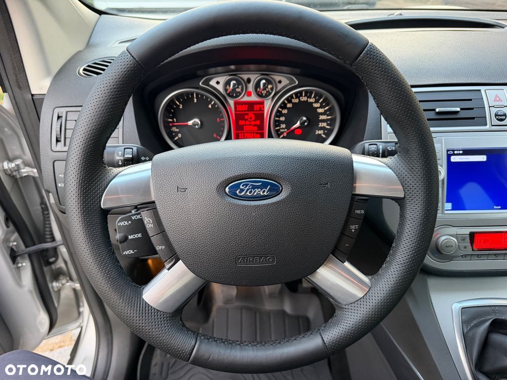 Ford Kuga - 12