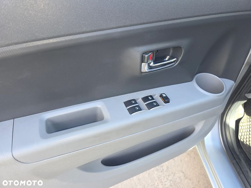 Daihatsu Sirion - 18