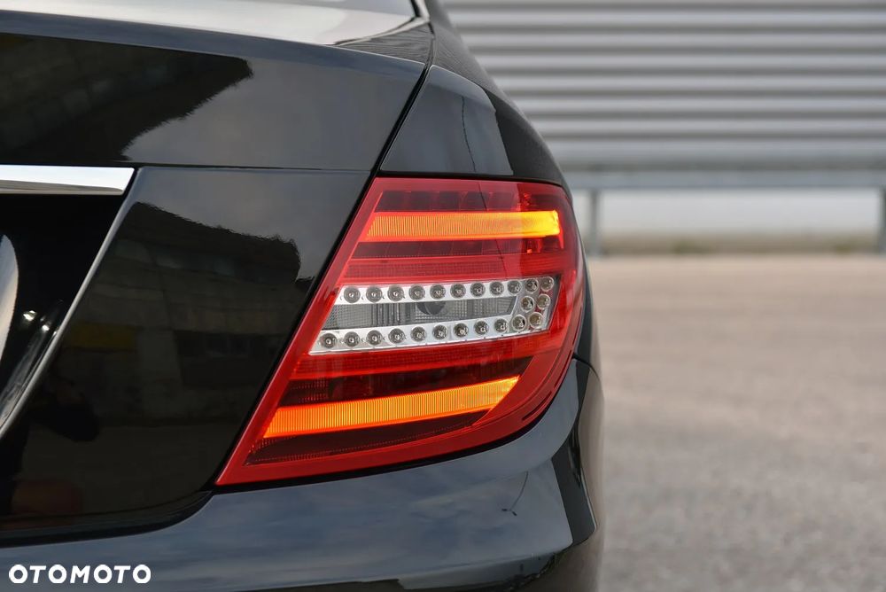 Mercedes-Benz Klasa C 180 BlueEFFICIENCY Avantgarde - 10