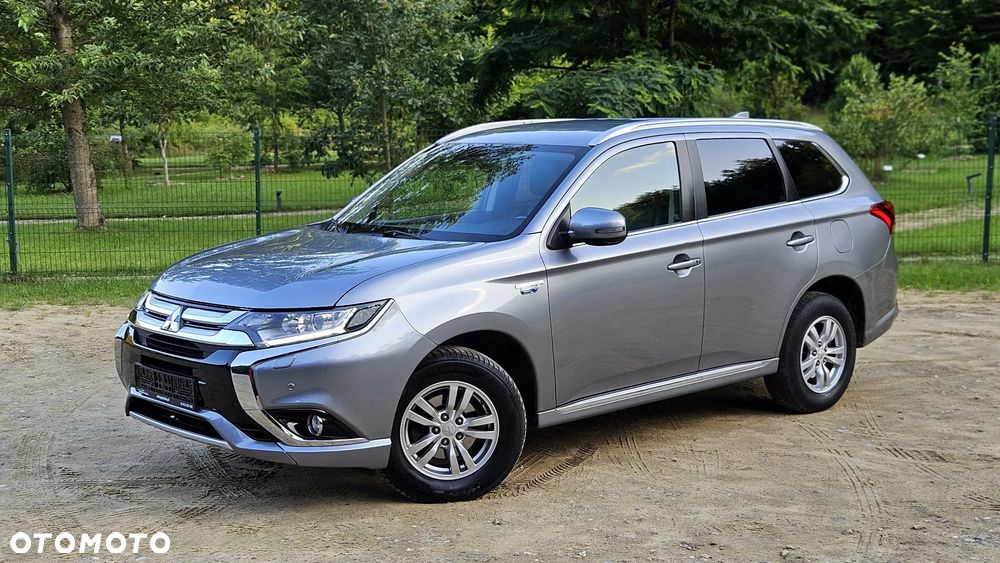 Mitsubishi Outlander 2.0 4WD Plug-In Hybrid - 12