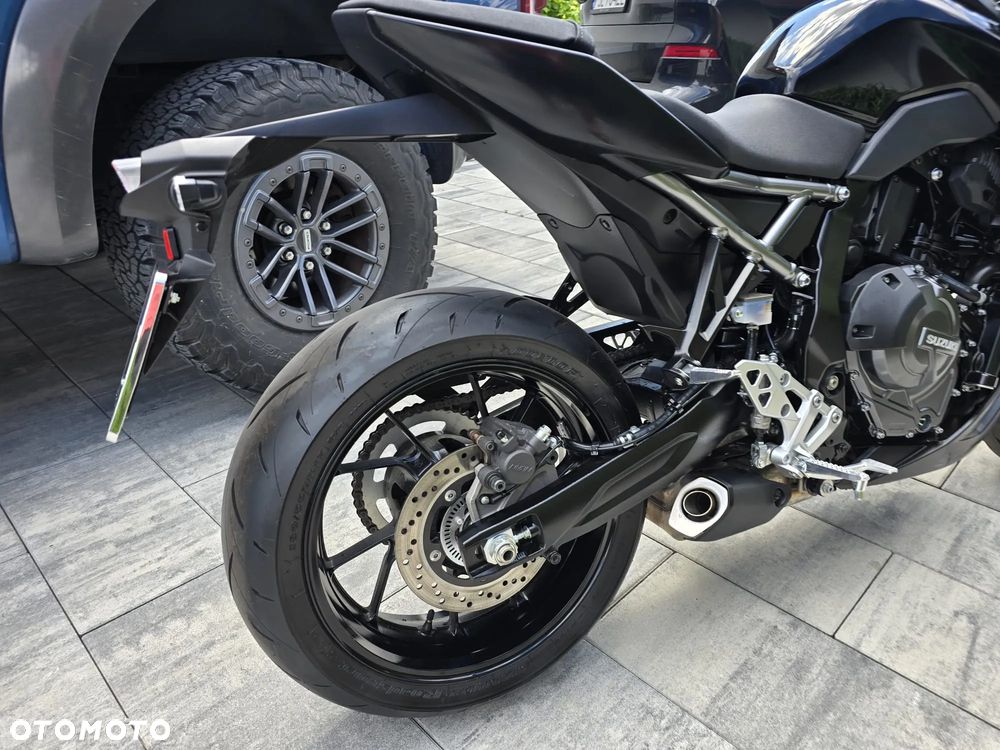 Suzuki GSX-R - 15