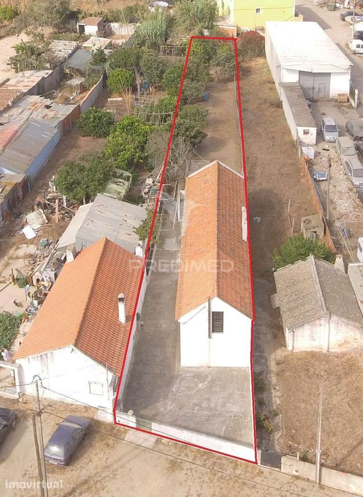 Moradia bifamiliar com dois apartamentos independentes e terreno de... - Grande imagem: 3/35