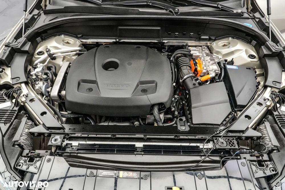 Volvo XC 60 T8 Twin Engine AWD Momentum Pro - 25