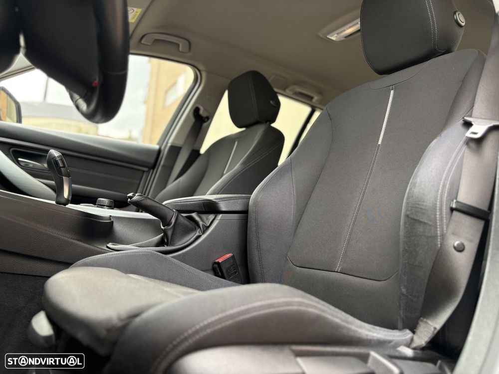 BMW 318 d Auto Line Sport - 12