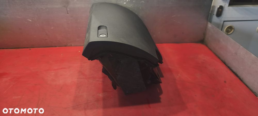 SCHOWEK PASAZERA KONSOLI EUROPA SPRAWNY MERCEDES W204 - 2