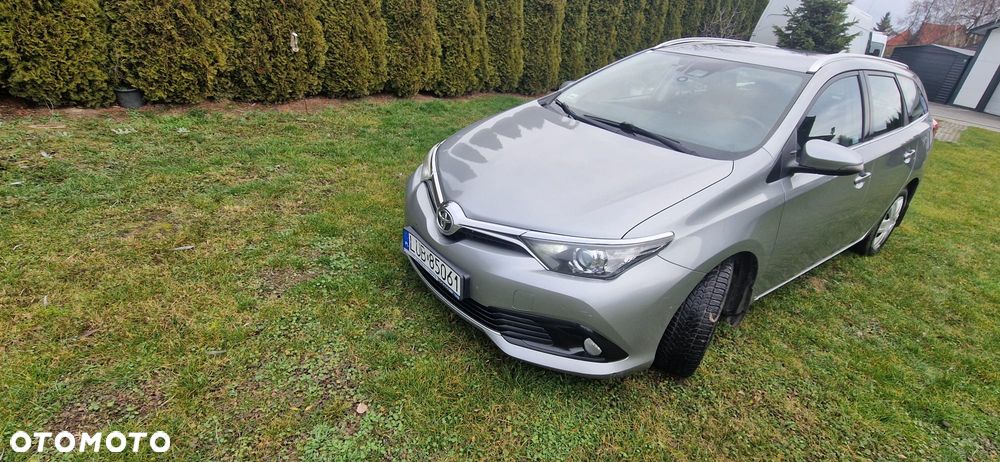 Toyota Auris 1.6 D-4D Premium - 1