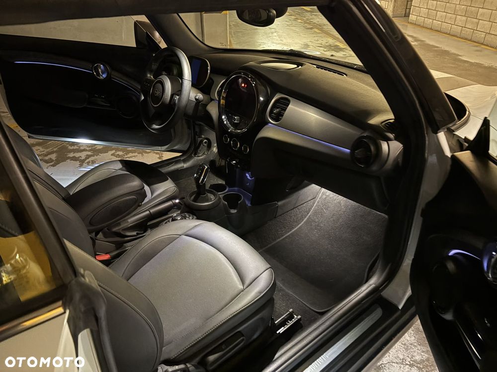 MINI Cooper Essential Trim - 29