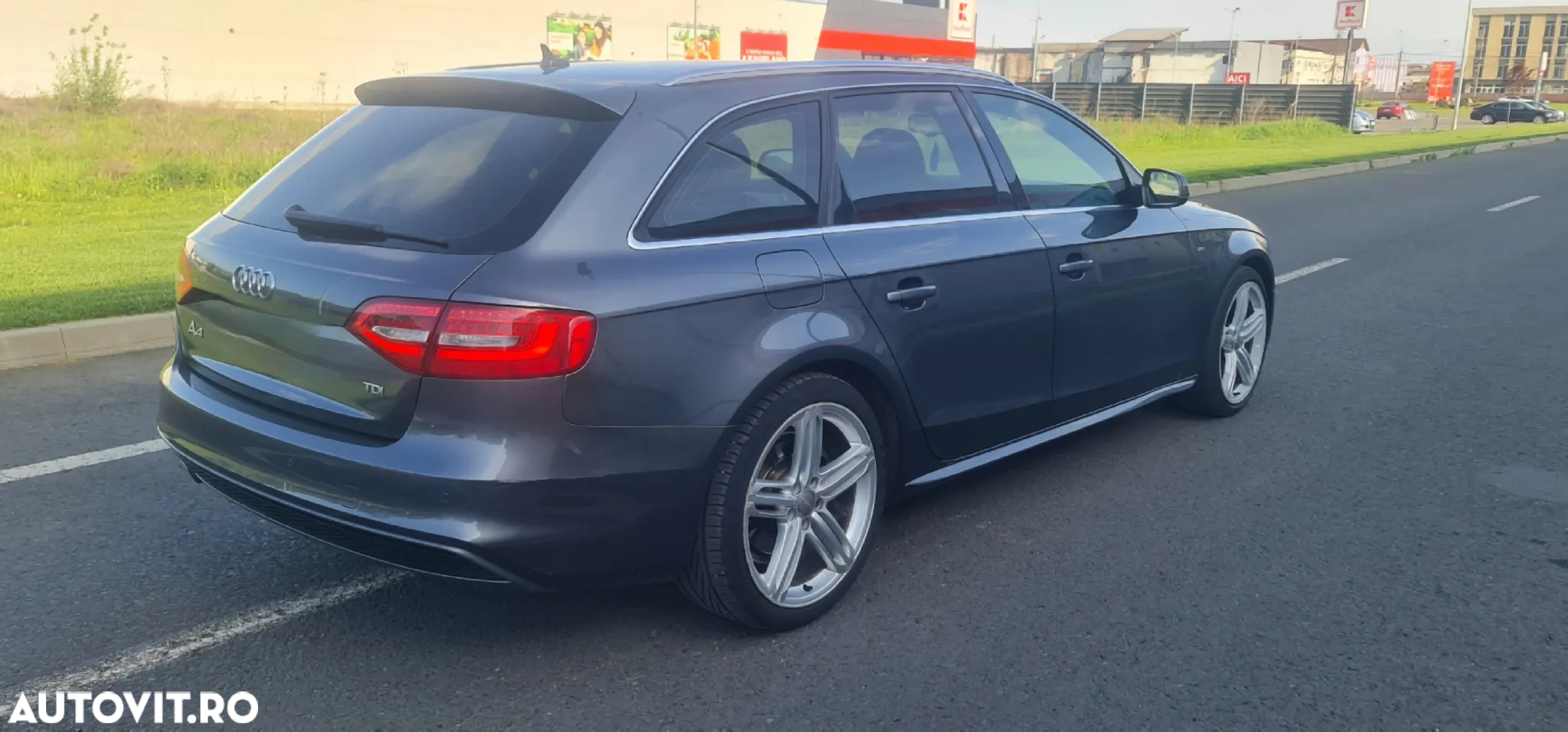 Audi A4 Avant 2.0 TDI DPF clean diesel multitronic S line Sportpaket - 13