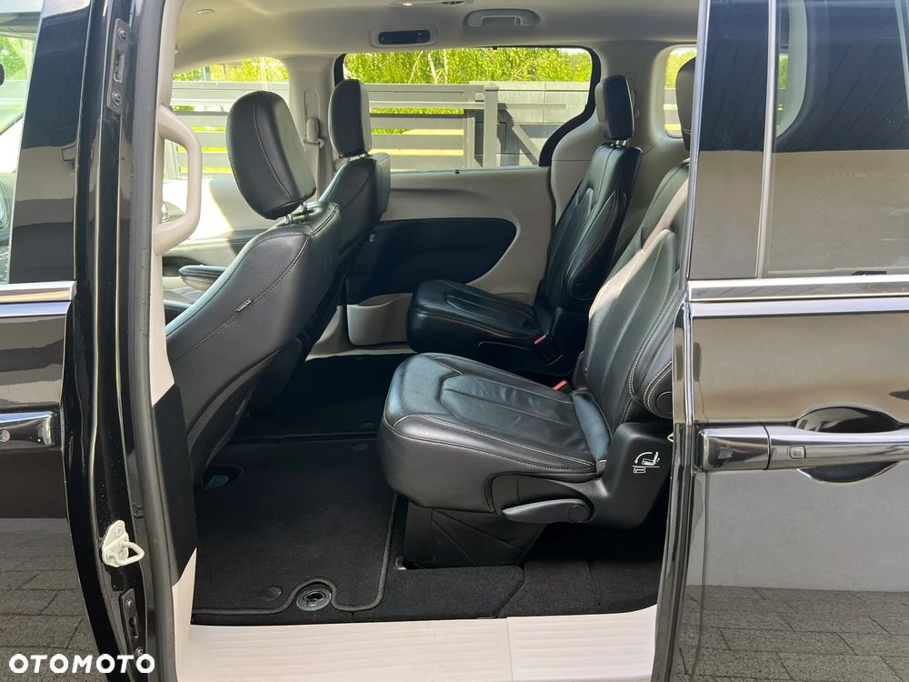 Chrysler Pacifica - 19
