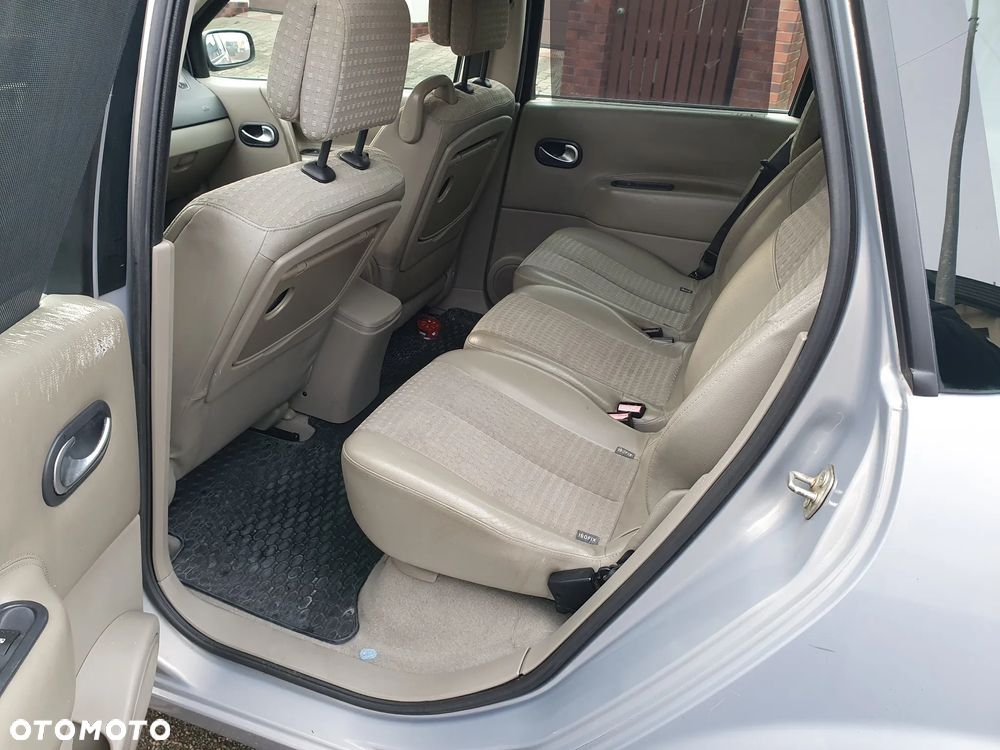 Renault Scenic 2.0 Confort Privilege - 6