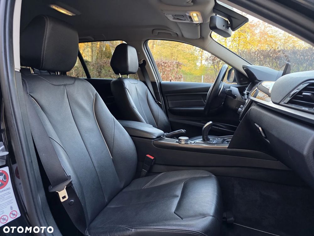 BMW Seria 3 330d Sport-Aut Blue Performance Modern Line - 19