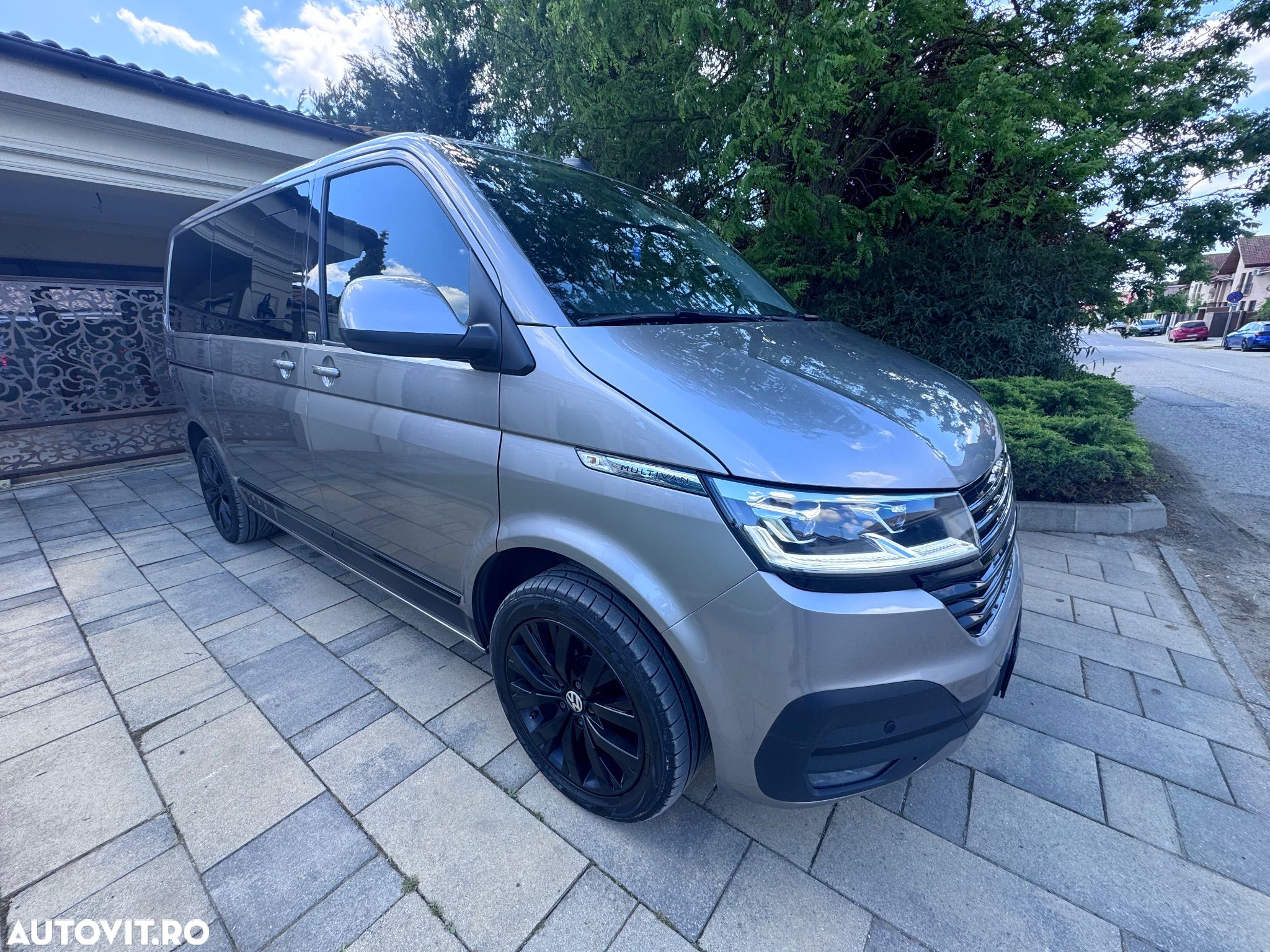 Volkswagen Multivan - 1