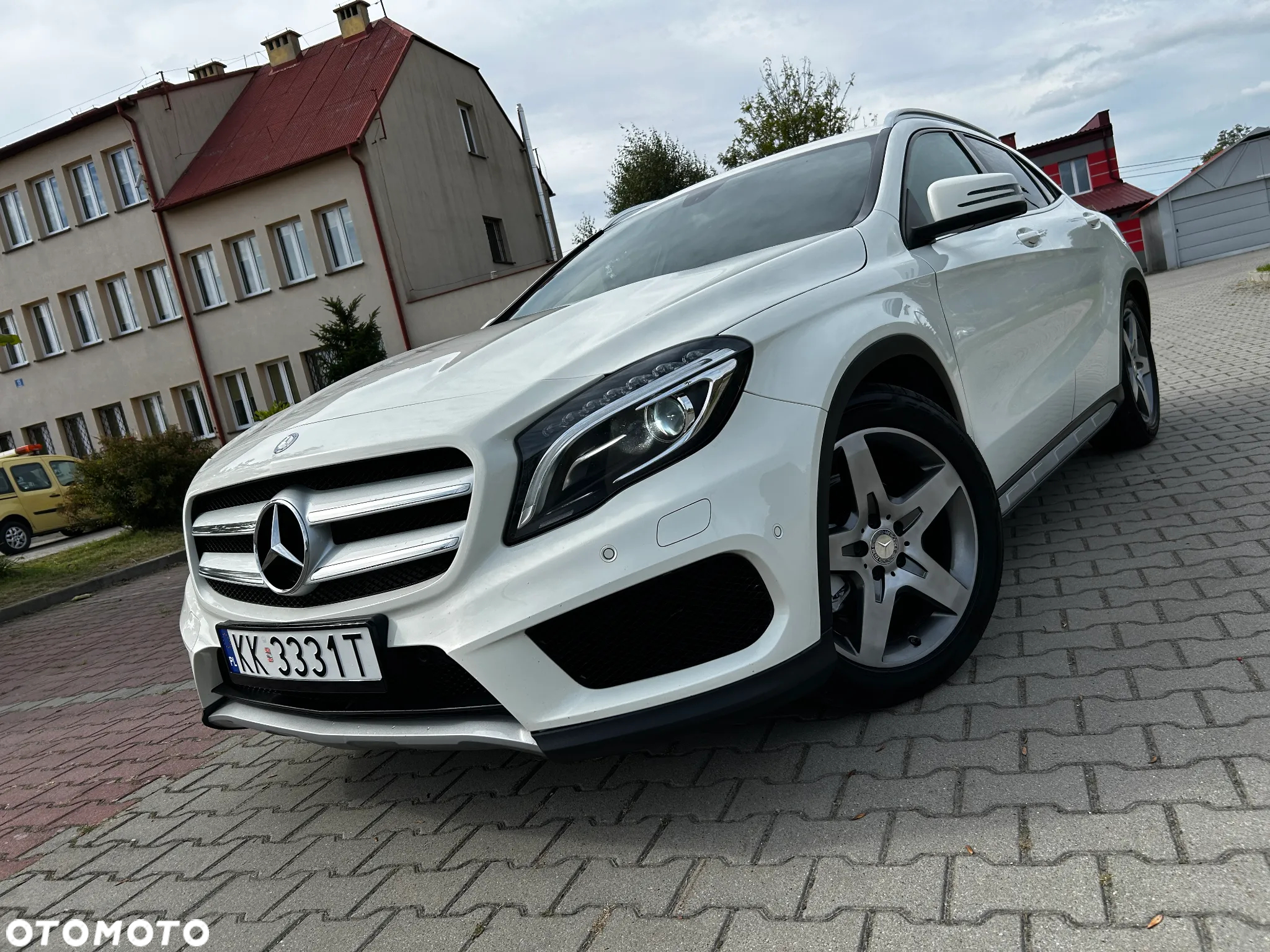 Mercedes-Benz GLA 180 d AMG Line - 2
