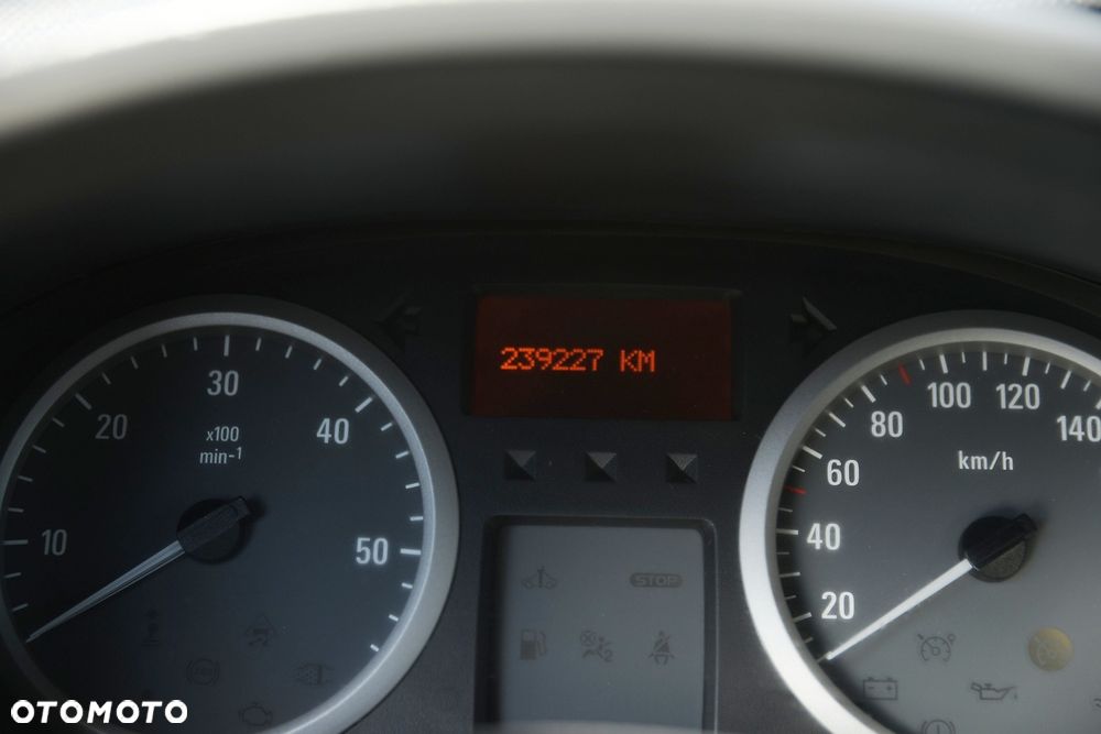 Opel Vivaro - 18