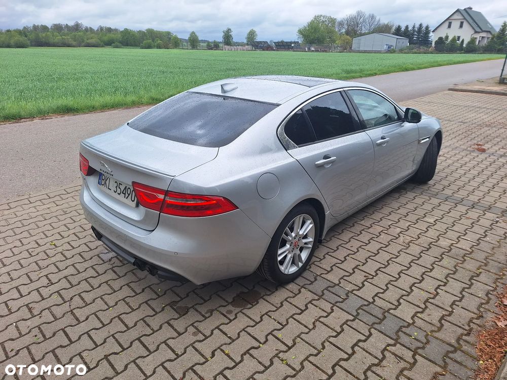 Jaguar XE 2.0 T Portfolio - 5