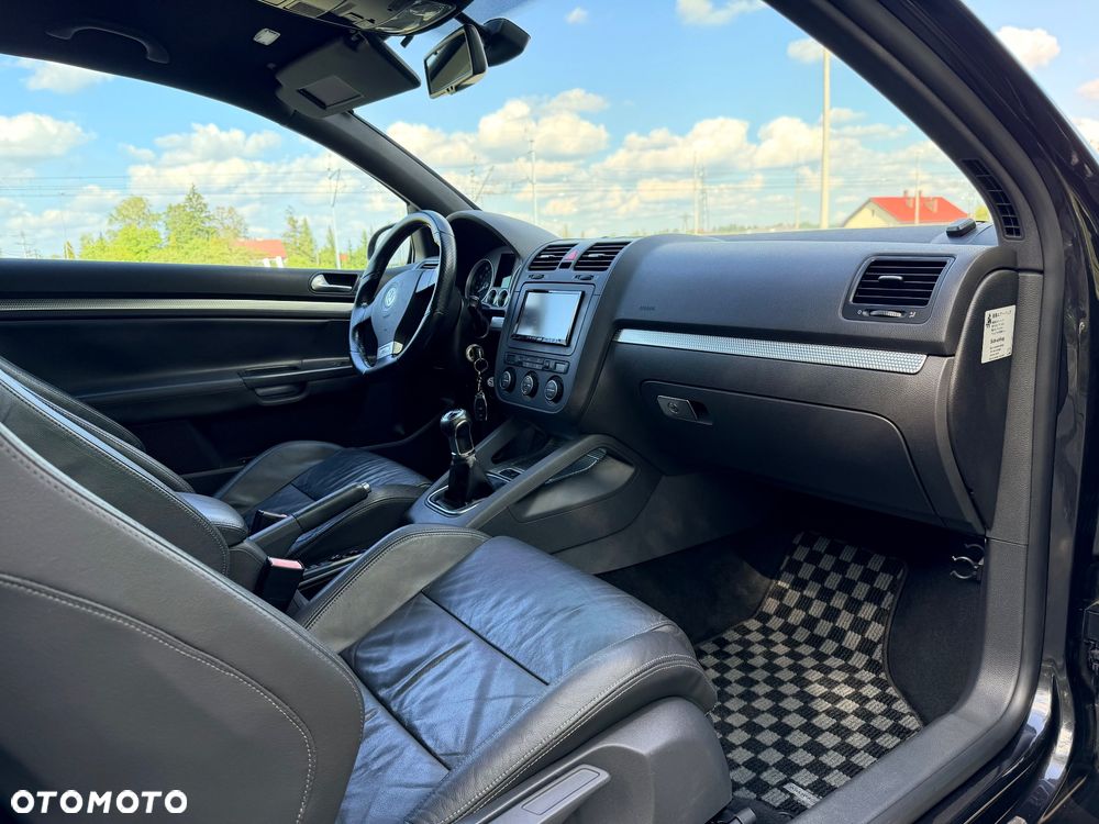 Volkswagen Golf R32 - 14