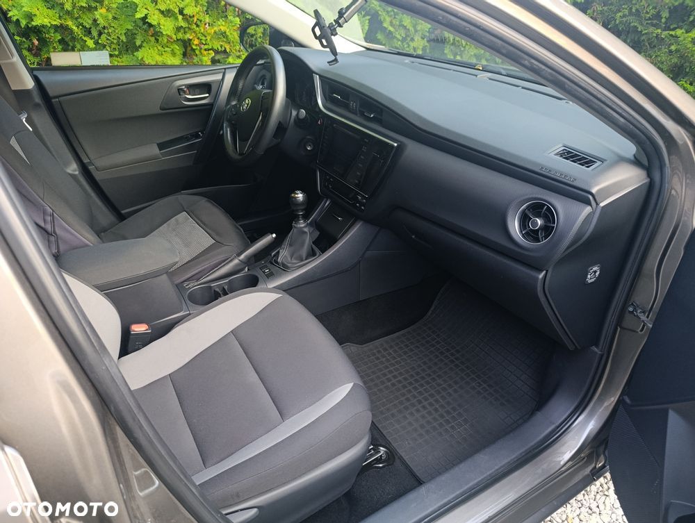 Toyota Auris - 10