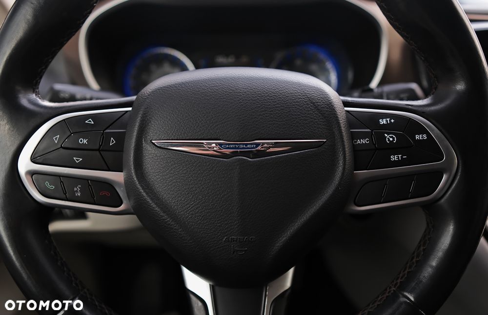 Chrysler Pacifica - 26