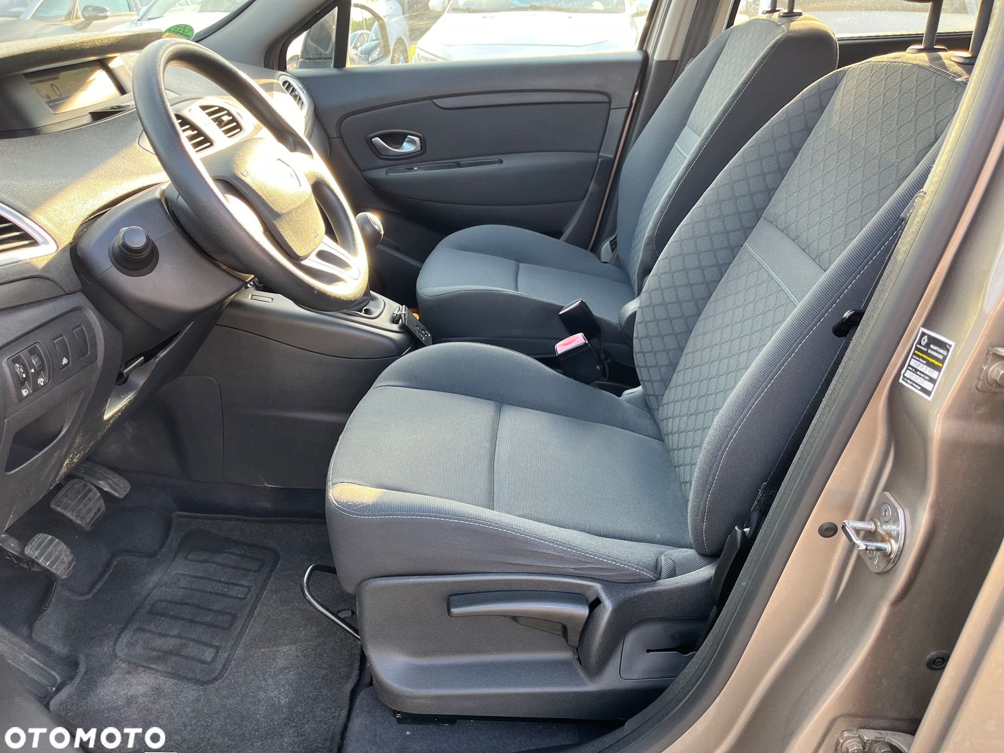 Renault Scenic 1.6 16V 110 Expression - 9