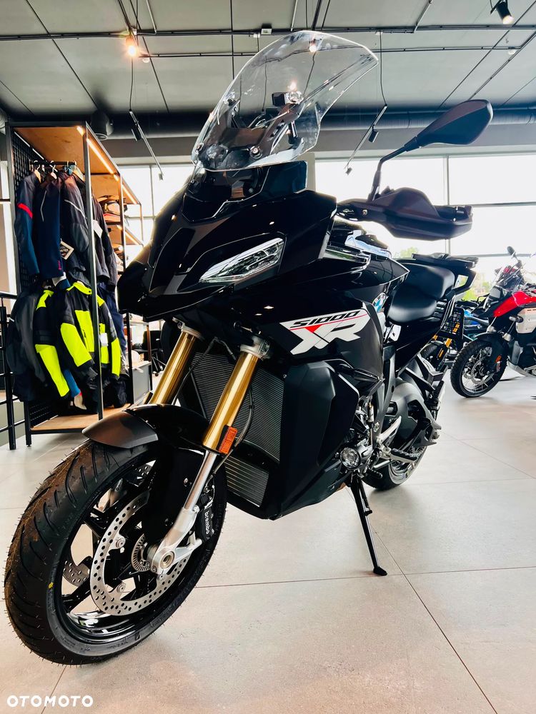BMW XR - 9