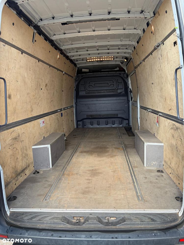 Mercedes-Benz Sprinter - 12