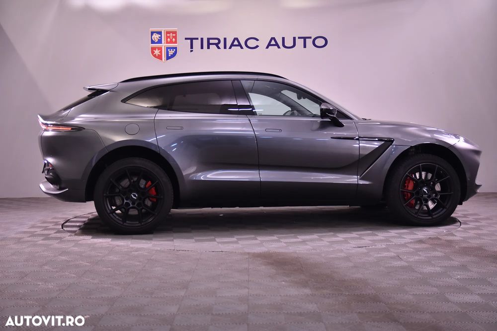 Aston Martin DBX - 6