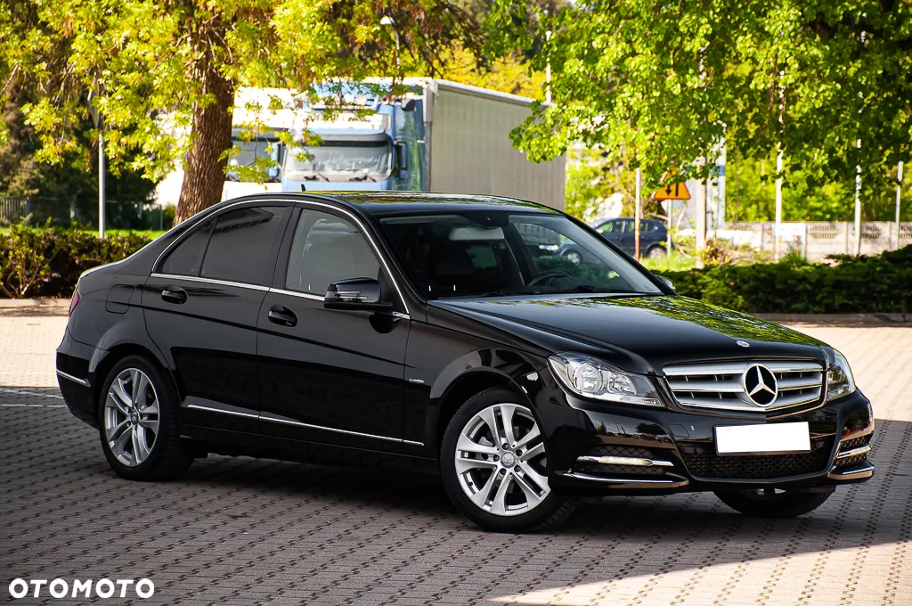 Mercedes-Benz Klasa C 180 T BlueEFFICIENCY Avantgarde - 8