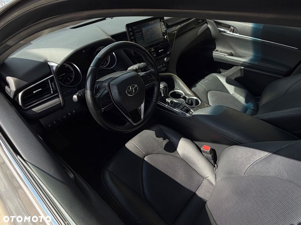 Toyota Camry 2.5 Hybrid Executive CVT - 16