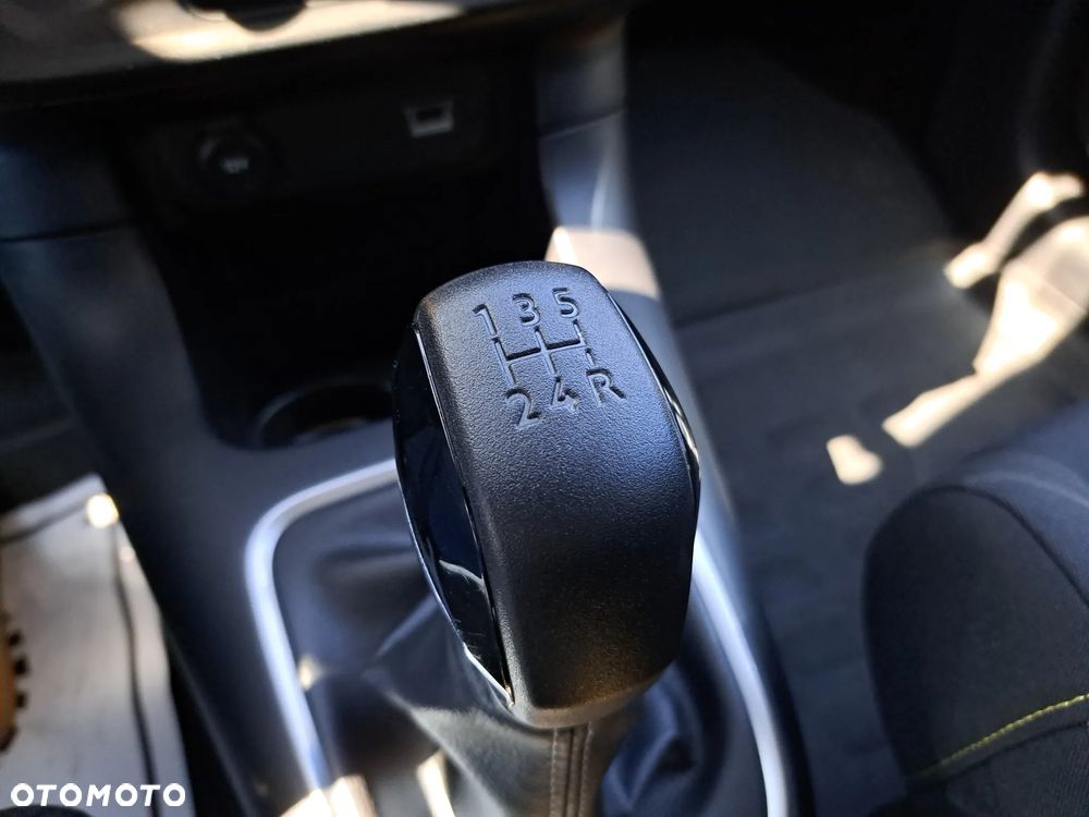 Citroën C3 1.2 PureTech Shine - 23