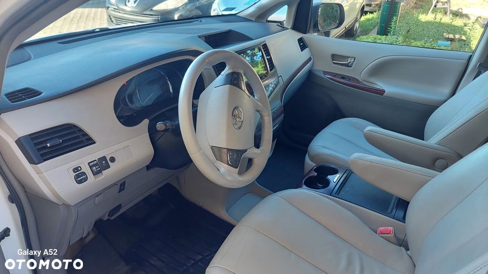 Toyota Sienna - 13