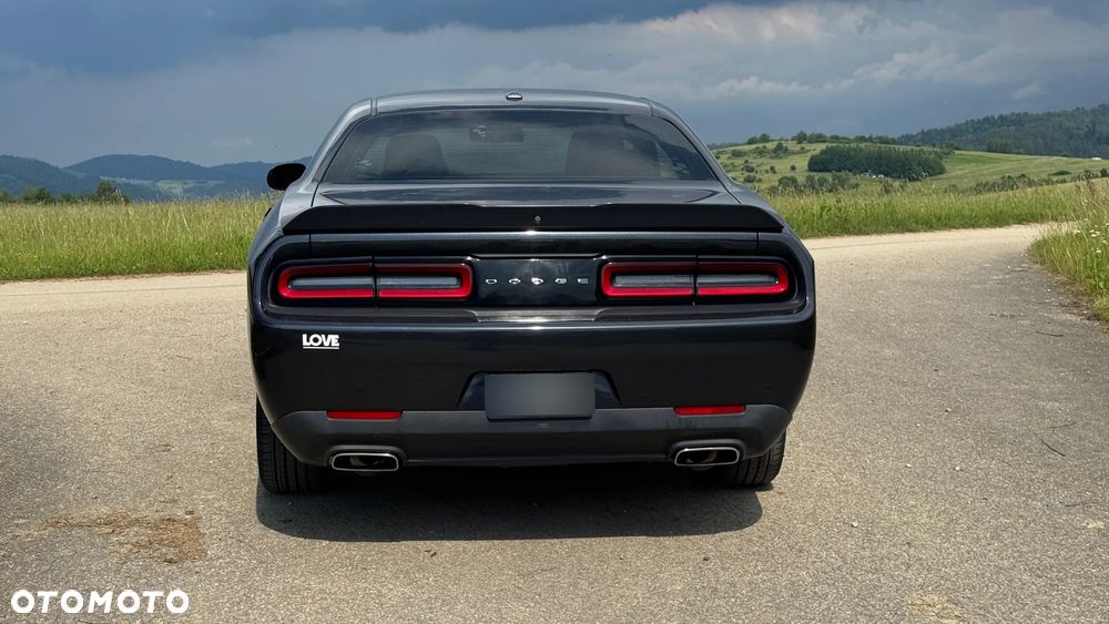 Dodge Challenger - 4