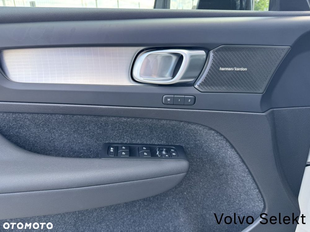 Volvo XC 40 B3 Plus Dark - 25