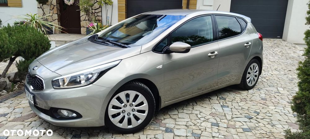 Kia Ceed 1.6 GDI ISG Platinum Edition - 2