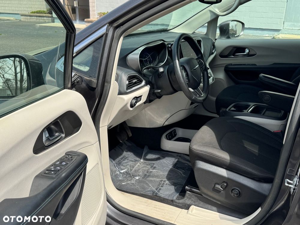 Chrysler Pacifica - 14