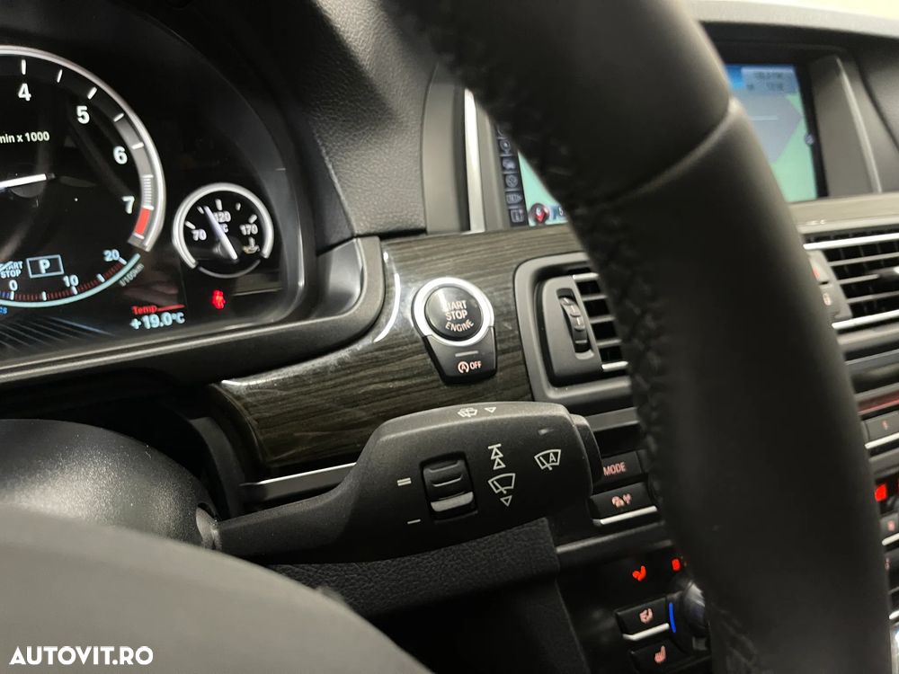 BMW Seria 5 520i Aut. Luxury Line - 27