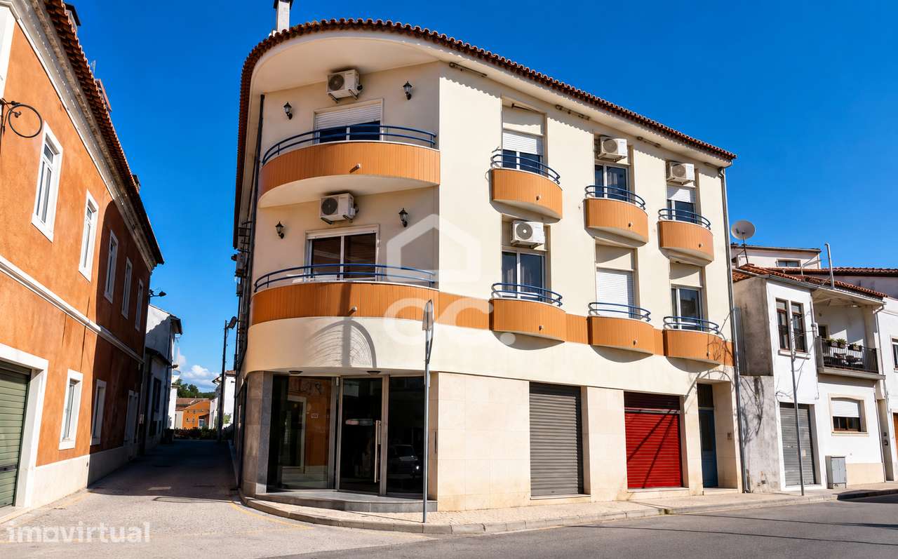 Loja de 2 Pisos com 242 m² em Amiais de Baixo – Santarém - Grande imagem: 2/18