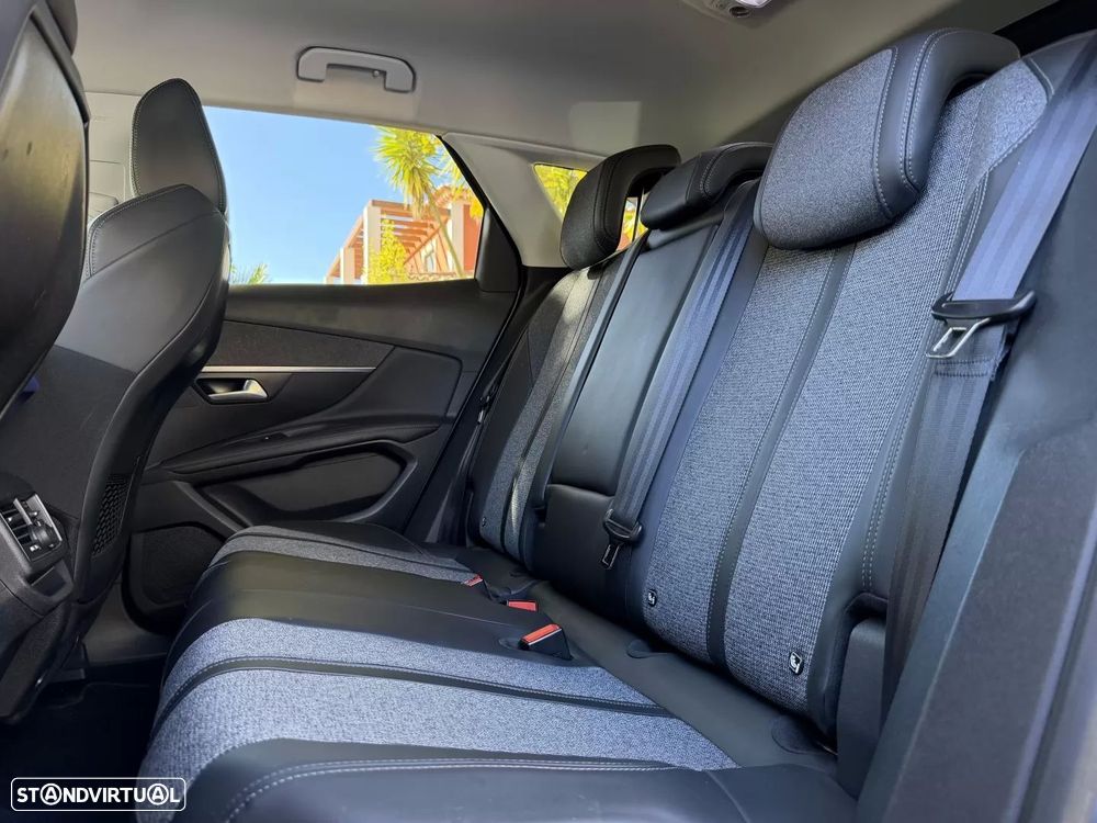 Peugeot 3008 1.2 PureTech Allure EAT6 - 6