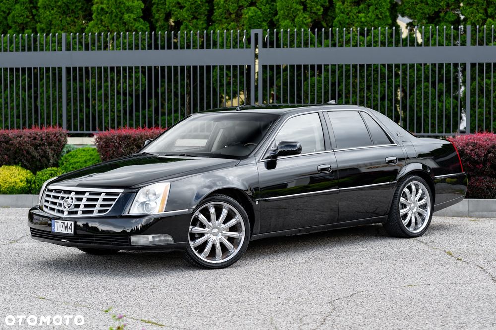 Cadillac DTS - 3