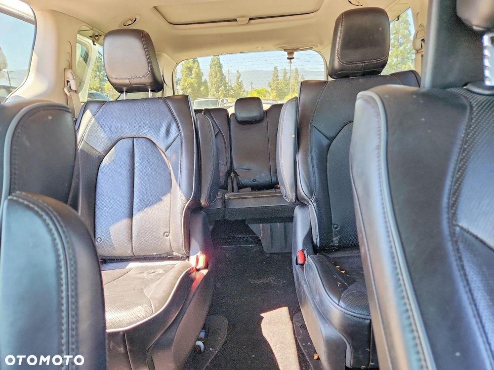 Chrysler Pacifica - 10