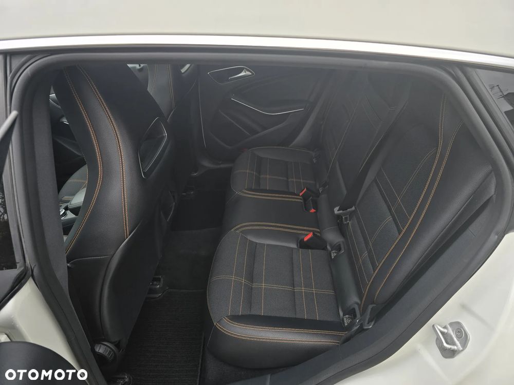 Mercedes-Benz CLA 180 Peak Edition - 19