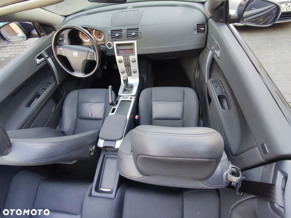 Volvo C70 D3 Momentum - 28