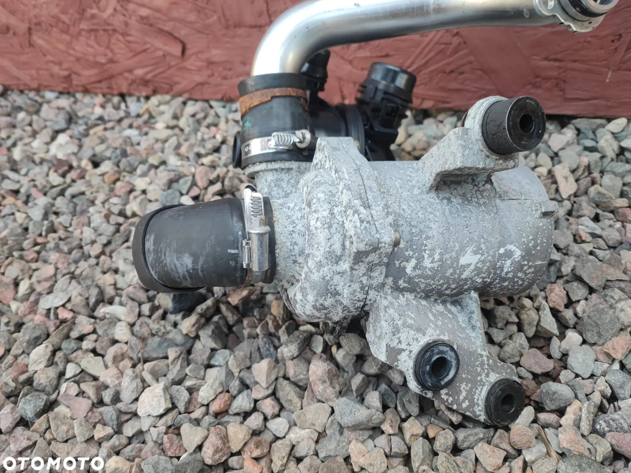 BMW E90 / E92 / E82 / E81 / E93 / E92LCI / E87 ORYGINALNA ELEKTRYCZNA POMPA WODY + TERMOASTAT DO SILNIKÓW GAMY N43 ( 1.8i / 2.0i ) O NR.  11 51 7 586 929 / 11 53 8 671 515 / 11 53 7 552 403 OEM SPRAWNA W 100% - 3