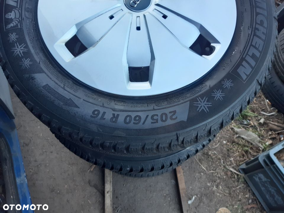 Koła zimowe Audi Q2 81A 205/60R16 6Jx16H2 ET 43 81A601147 5Q0601027AM/AN T-Roc Karoq DOT 3016 - 5